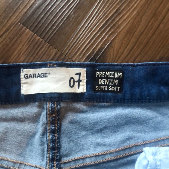 Women’s garage jean shorts - Picture 3 of 3